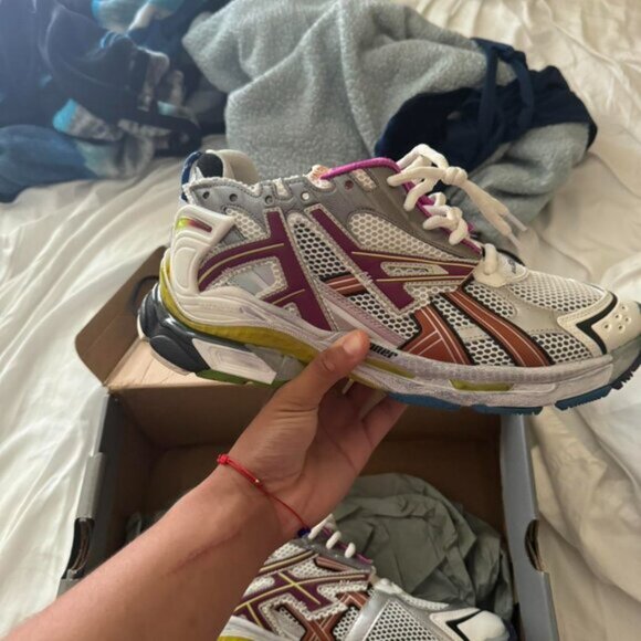 Men’s Size 8 Balenciaga Runner - Picture 2 of 4
